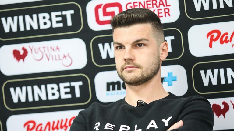 Полузащитникът на Локомотив (Пловдив)Петър Витанов ще пропусне гостуването на черно-белите