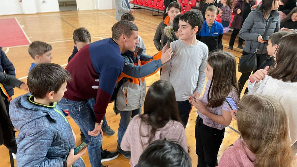 Десподов се срещна с децата от ОУ "Никола Й. Вапцаров" в Разград