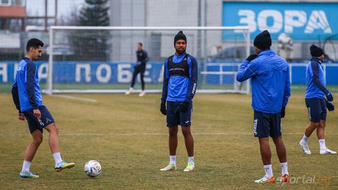 Левски тренира без националите си, Илиян Стефанов продължава възстановяване
