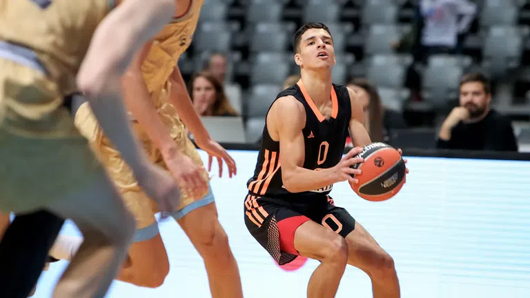 Един от големите таланти на българския баскетбол Александър Гавалюгов отново