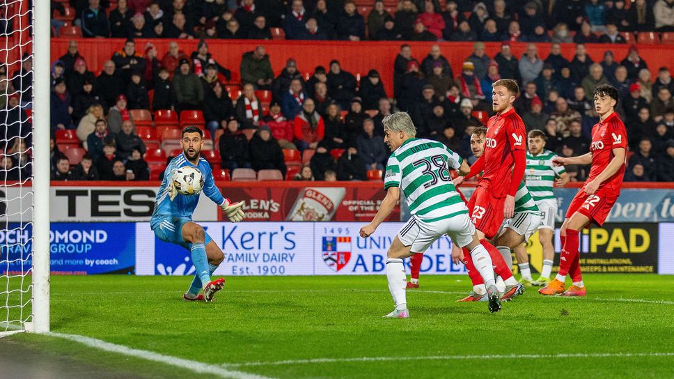 Селтик изпревари Рейнджърс след труден успех срещу Абърдийн и Митов