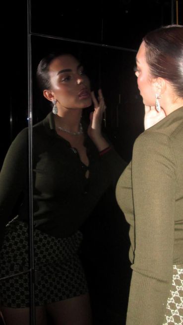 Джорджина се наслаждава на времето си в Милано