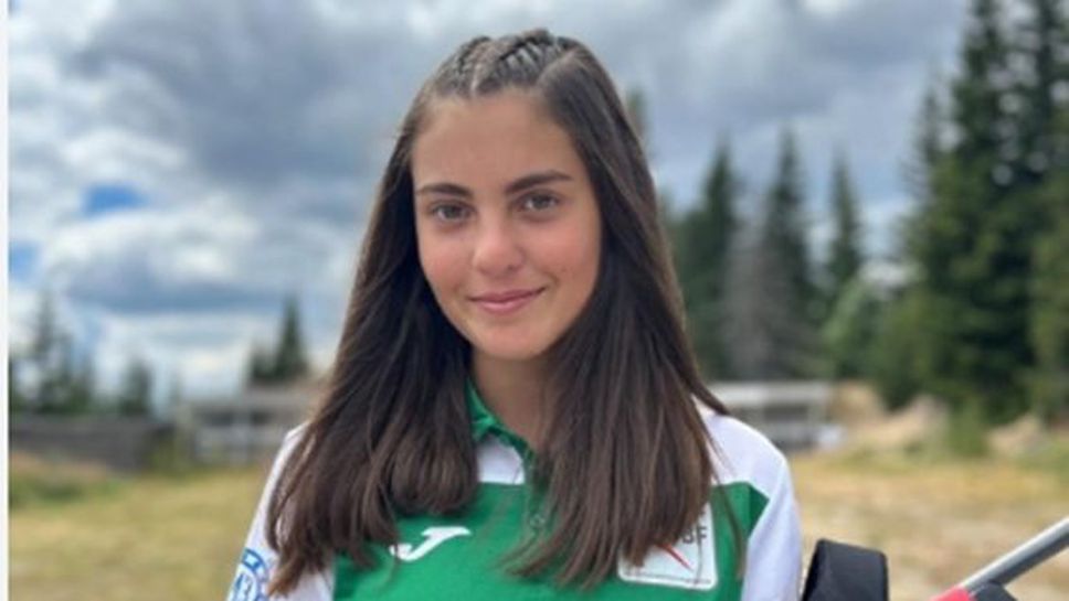 Рая Аджамова завърши четвърта в спринта на 6 км на световното по биатлон