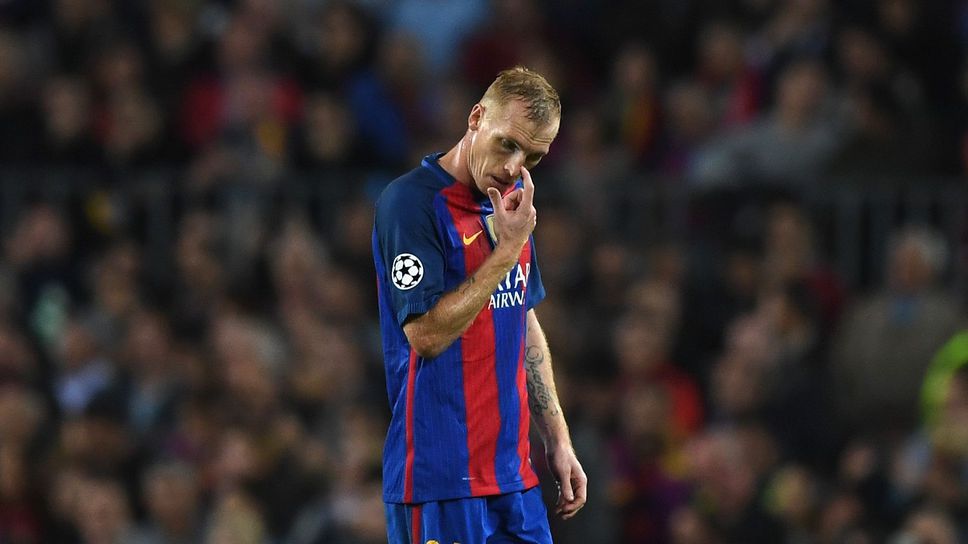 Бивш футболист на Барселона се принуди да продава в спортен магазин