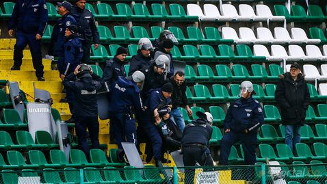 Полицията обясни причината за навлизането на трибуните в Благоевград