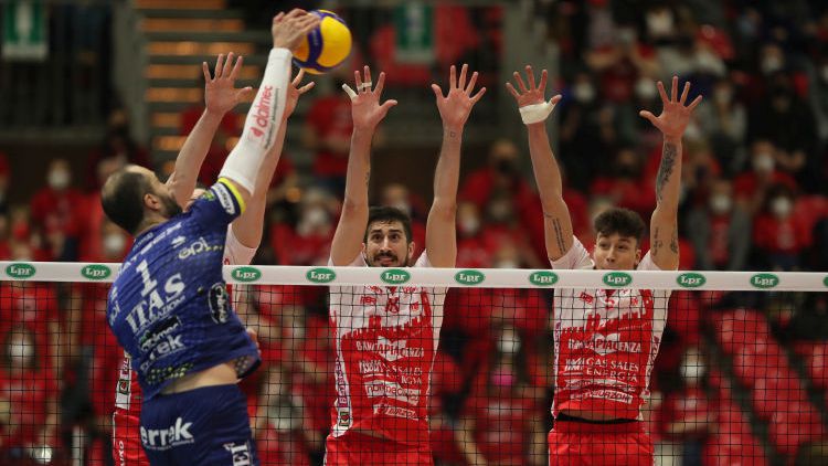 Матей Казийски заби 24 точки, но те не стигнаха на Тренто да спечели втория 1/4-финал срещу Пиаченца