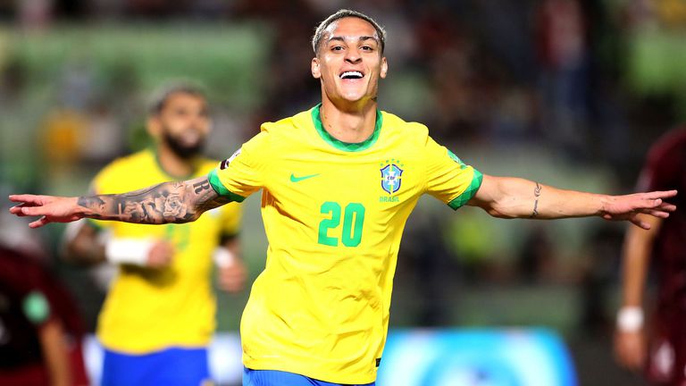  Ман Юнайтед набеляза бразилски национал за заместител на Рашфорд 