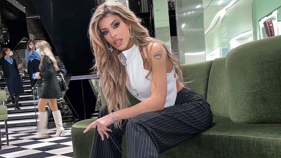 Футболисти налазиха пищна актриса