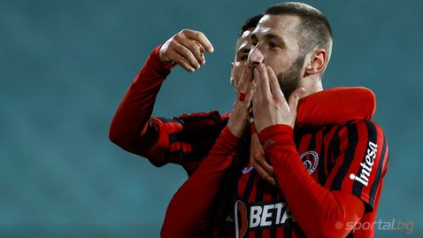  Основен полузащитник си потегля от Локомотив (София) 