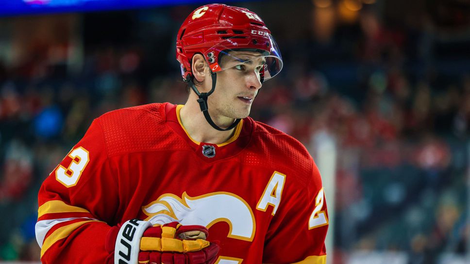 Нападател на Калгари Флеймс пропуска остатъка от сезона заради операция