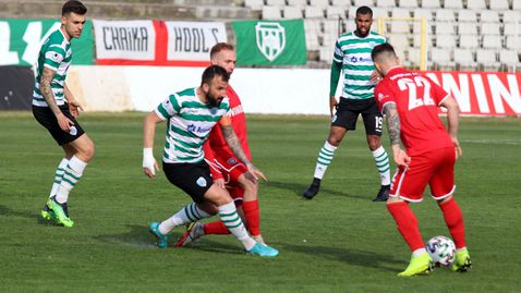  Откараха с кола за спешна помощ капитана на Черно море 