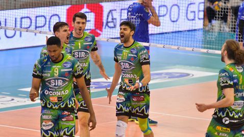 Вилфредо Леон и Камил Рихлицки изведоха перуджа до полуфинал в Италия