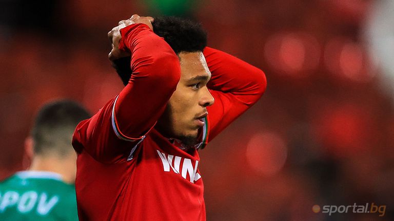 Треньорът на ЦСКА София Саша Илич показа здрава ръка