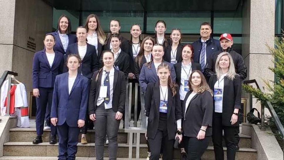 България победи Естония на Световното по хокей на лед за жени в Дивизия III