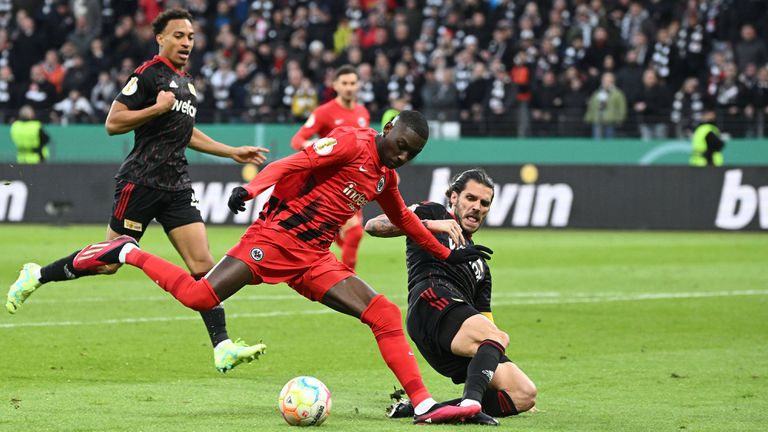 Айнтрахт Франкфурт победи с 2 0 Унион Берлин в първия четвъртфинал