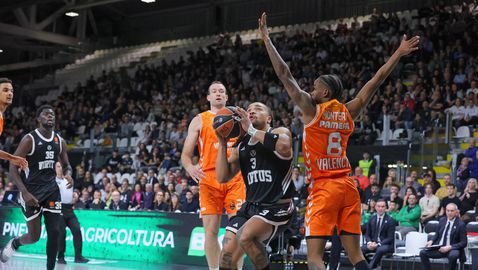 Валенсия доближи плейофите в Евролигата след мощна победа в Италия