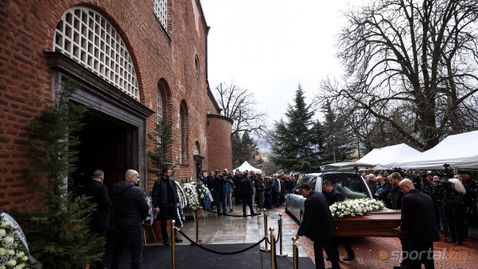 Кривия: Когато си замине човек, започват да го оценяват