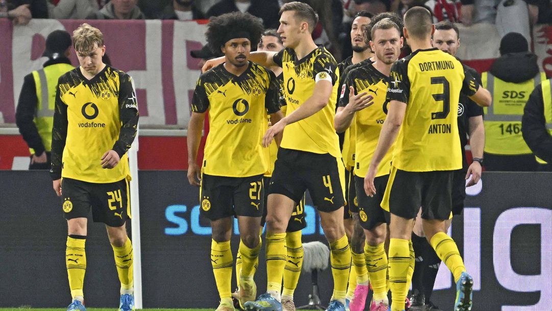 Борусия (Дортмунд) се събуди в добавеното време и нокаутира Щутгарт с голове на резерви