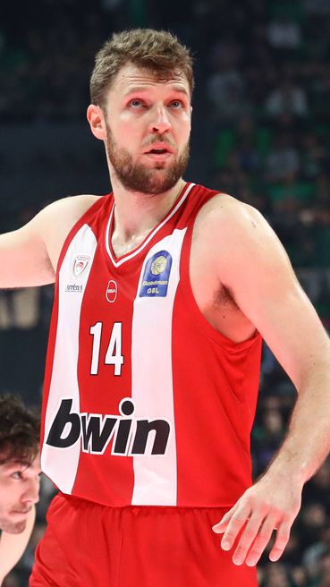 Везенков отново в действие днес