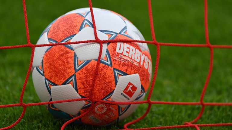 Предаването на ценности във и чрез футбола чрез насърчаване на