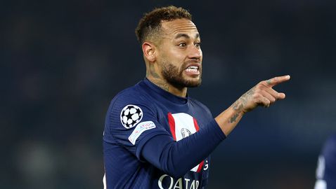  Неймар с отговор на скандиращите пред тях почитатели 