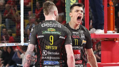 Силен Алекс Николов със 17 точки, Лубе изравни финалната серия срещу Тренто