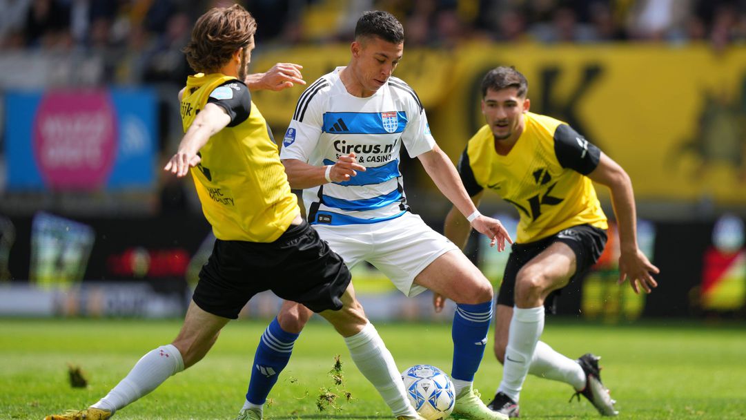 Филип Кръстев с почти цял мач за ключова победа на Цволе