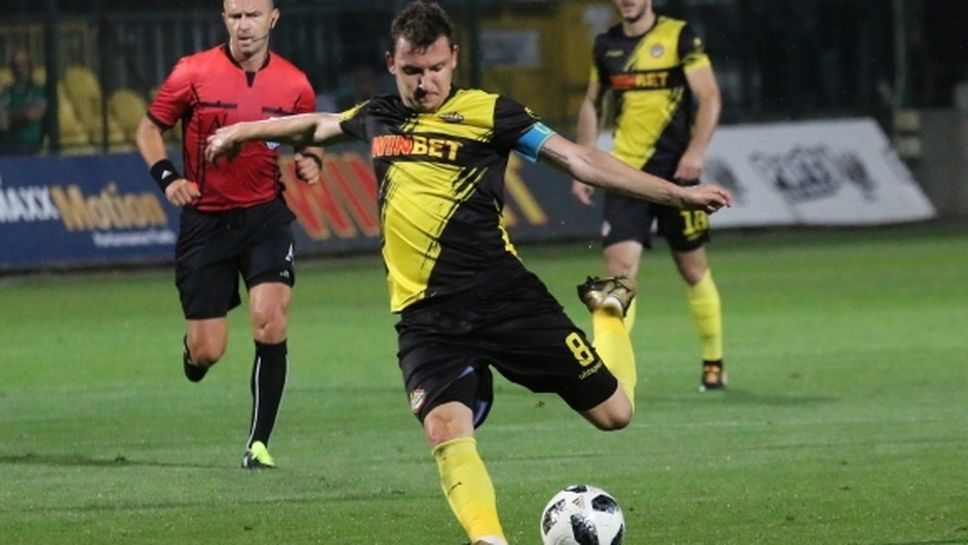 Фенербахче пита за Неделев