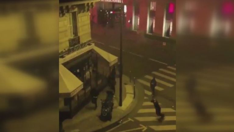 Ултраси на ПСЖ хвърляха бомбички и димки пред хотела на Реал