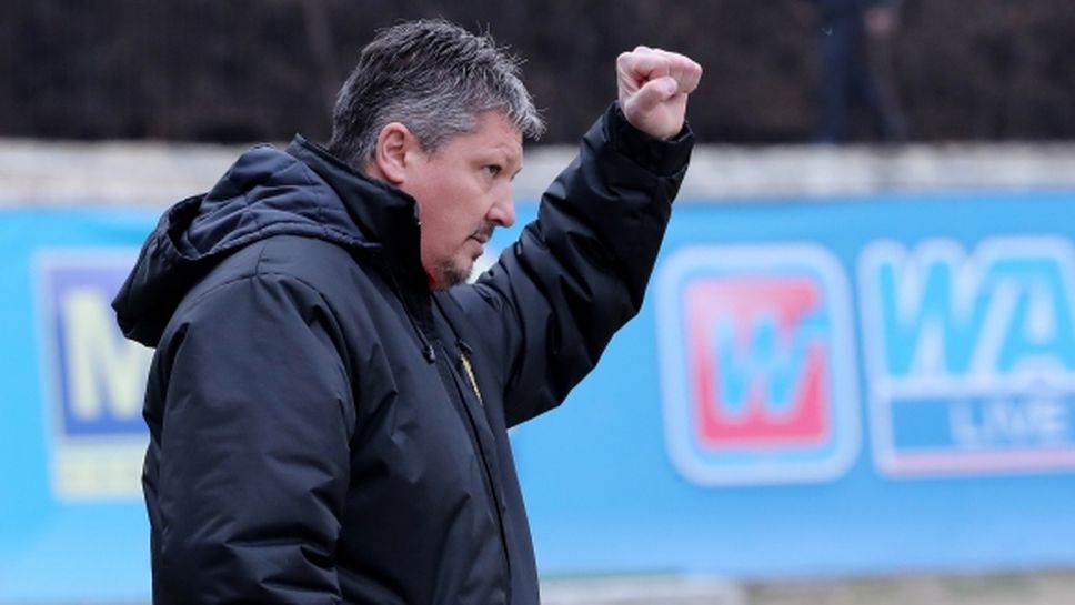 Любо Пенев насрочи пресконференция за утре