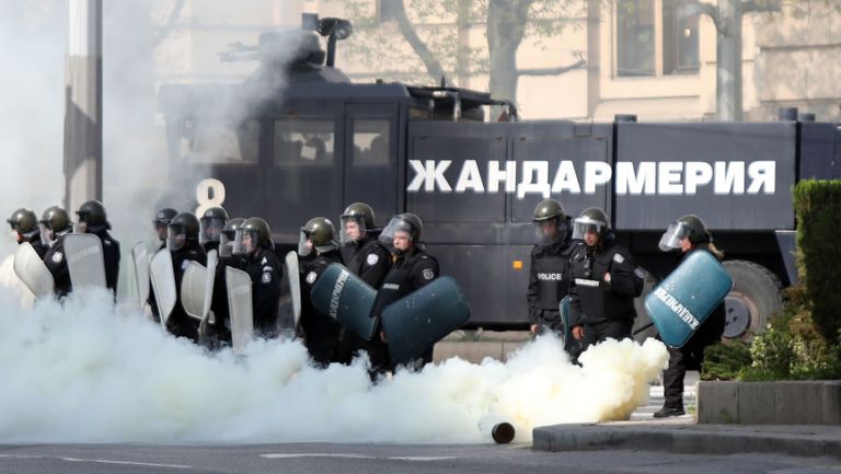 Солидно полицейско присъствие около "Васил Левски" преди мача между "сини" и "червени"