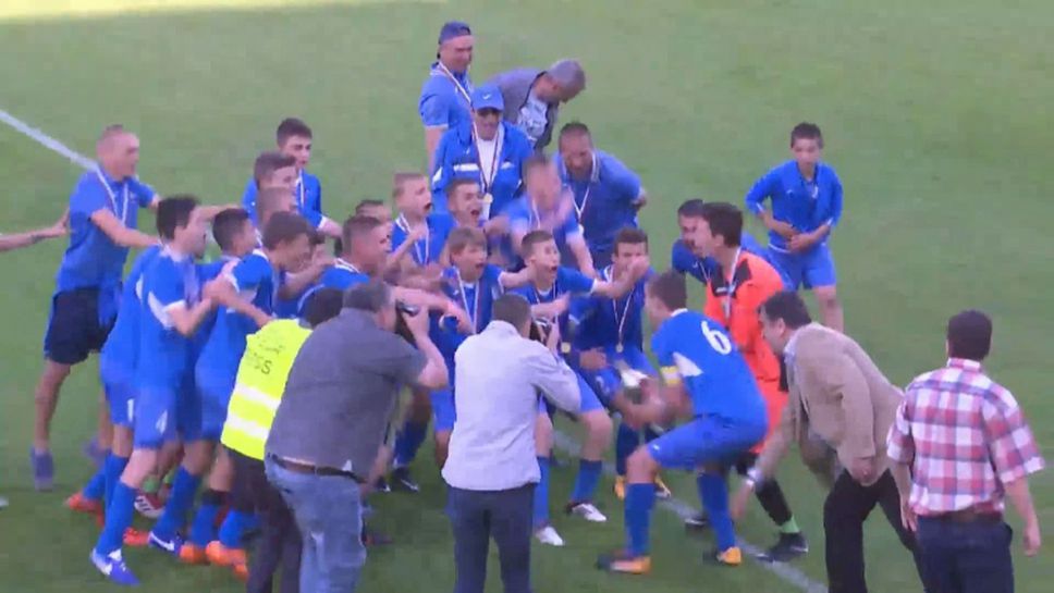 Отборът на Левски (U14) вдигна Купата на България