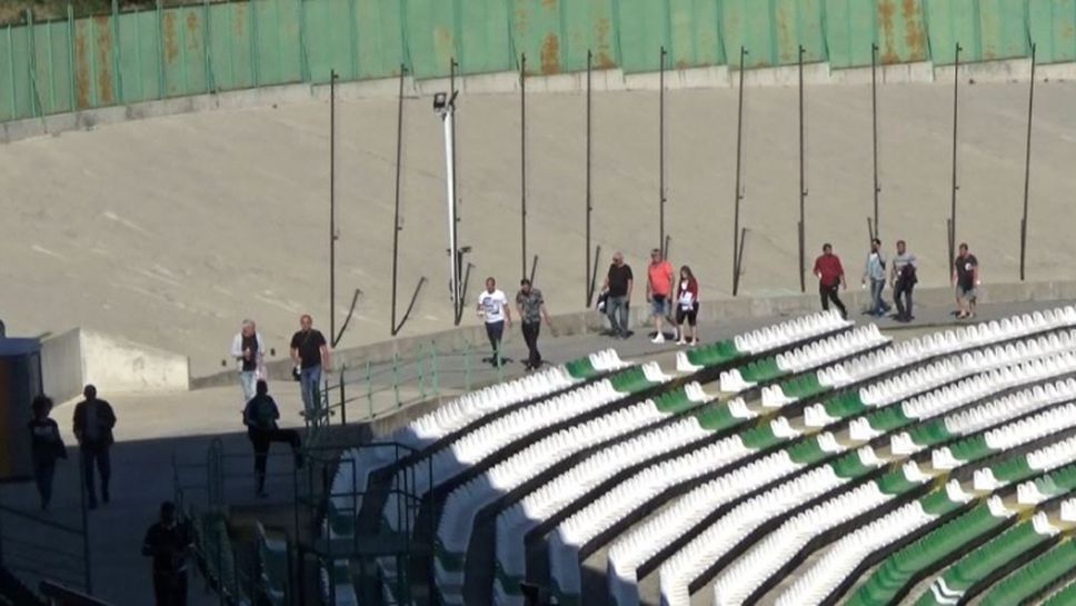 Привържениците на Берое пристигат на стадиона под Аязмото