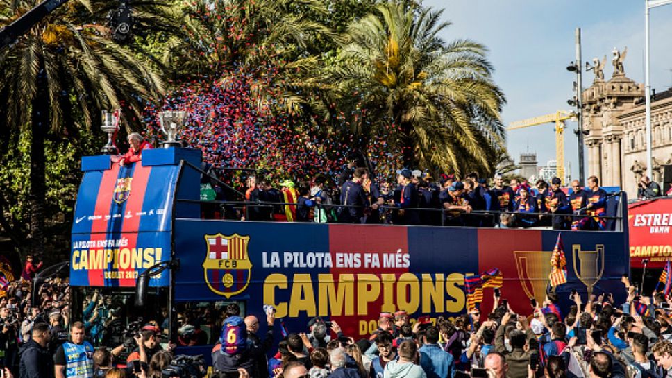 Барселона показа титлата на феновете