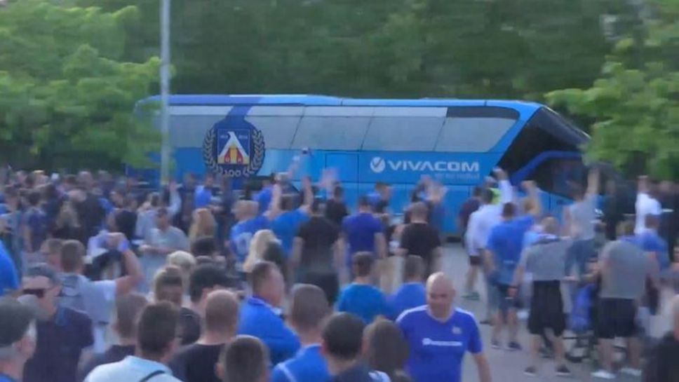 Играчите на Левски пристигнаха на стадиона за финала