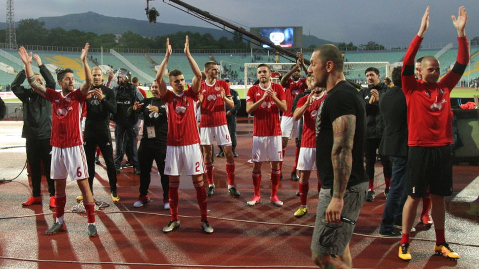 ЦСКА-София празнува след драматичната победа над Левски