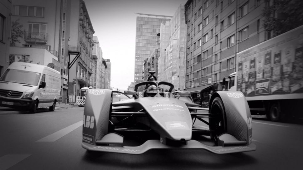 Нико Розберг подкара болид от Формула Е по улиците на Берлин