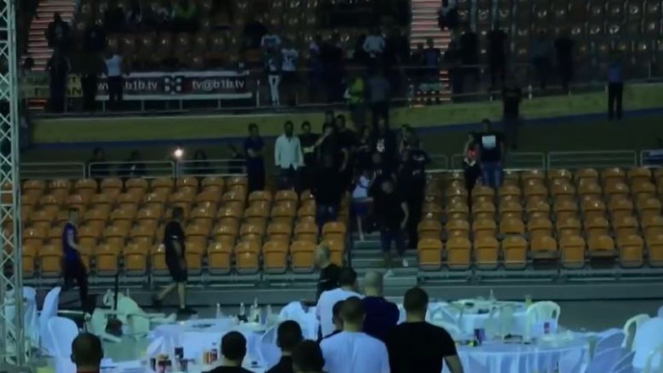 Меле в Пловдив - агитките на ЦСКА и Локо (Пловдив) се сбиха на боксов мач