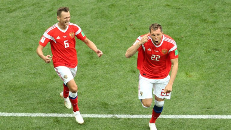 Дзюба прегази саудитски защитник за 3:0