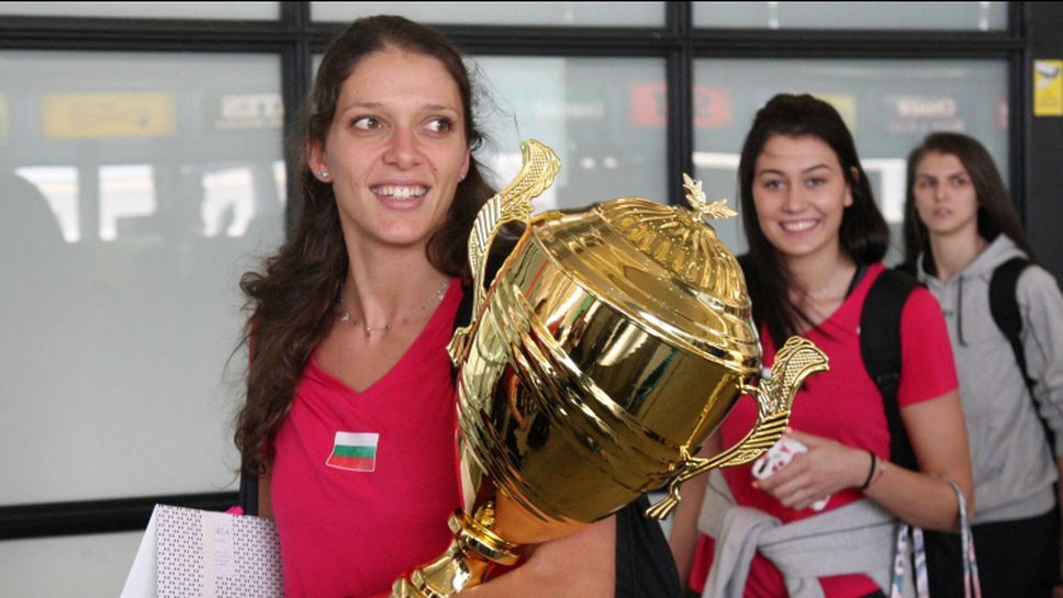 Женският национален отбор се завърна в България с титлата на Златната лига