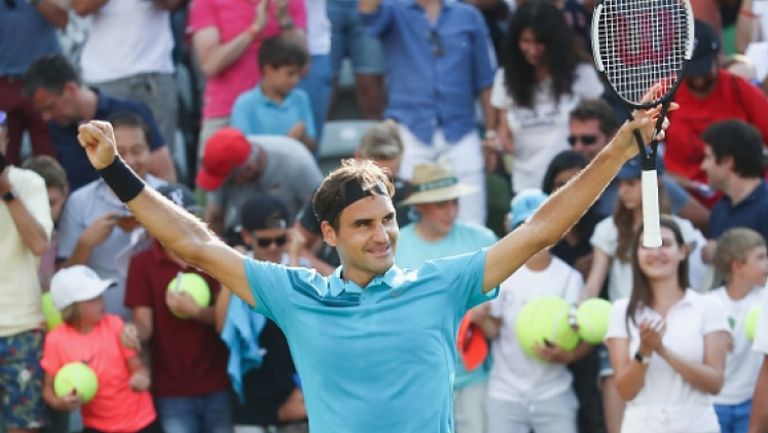 Федерер достигна до финала в Щутгарт и си осигури завръщане като №1 в света