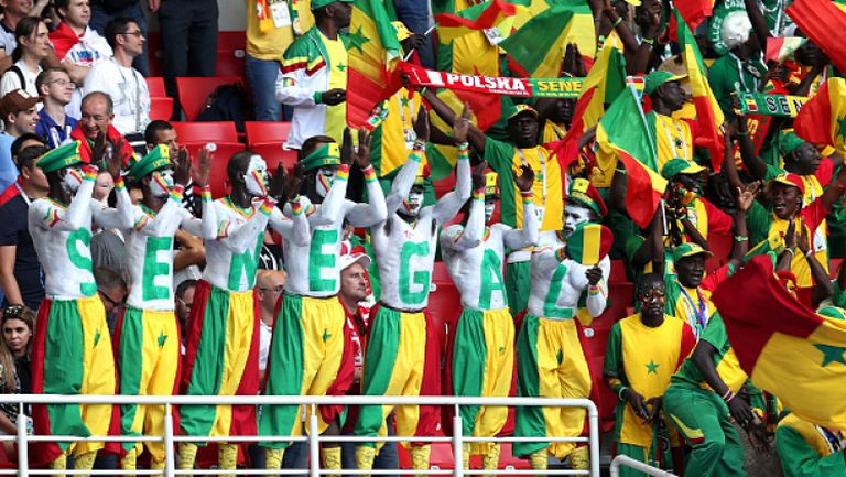 Колоритни фенове на мача Полша - Сенегал