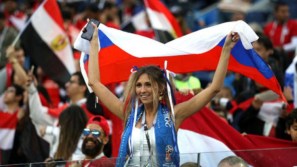 Емоцията по трибуните на мача Русия - Египет