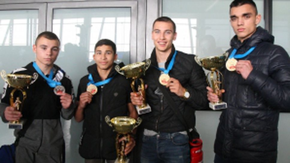 Боксьорите се завърнаха с 3 титли и 1 сребро от Европейското за юноши