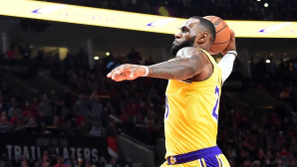 ЛеБрон дебютира за Лейкърс