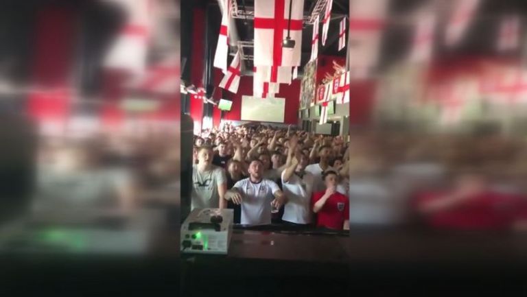 Бурна радост в английски пъб при гола на Кейн срещу Панама