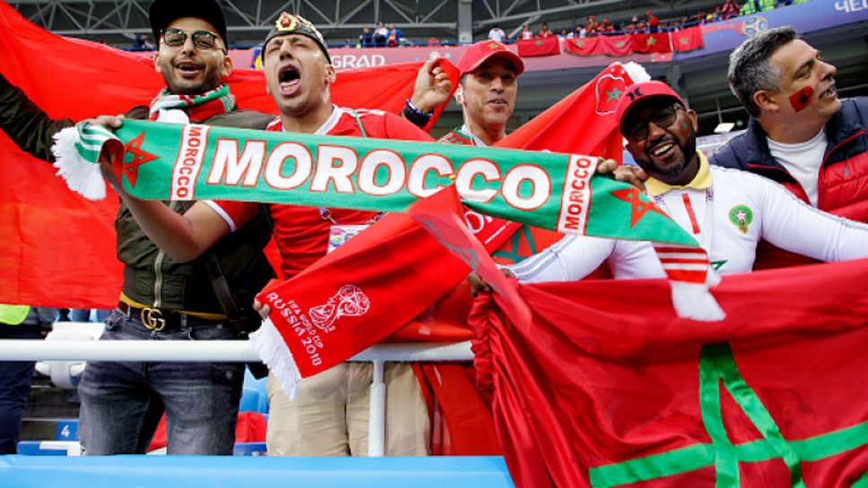 Фенове на Мароко спорят за топката