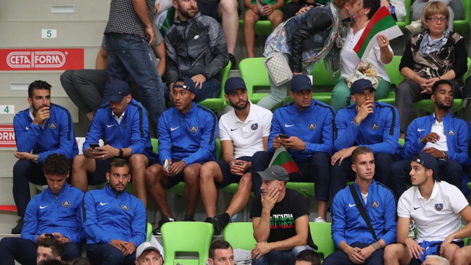 Футболистите на Левски изгледаха от трибуните победата на България над Исландия