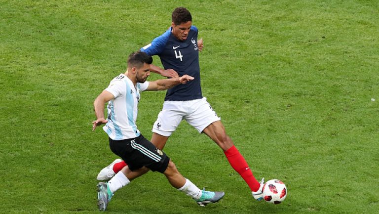 Агуеро върна надеждите на Аржентина с гол в 90-та минута