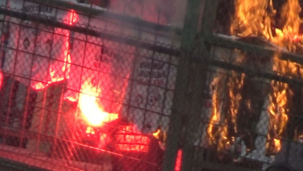 Бултрасите запалиха фланелки от инициатива на БФС срещу хулиганите на стадиона